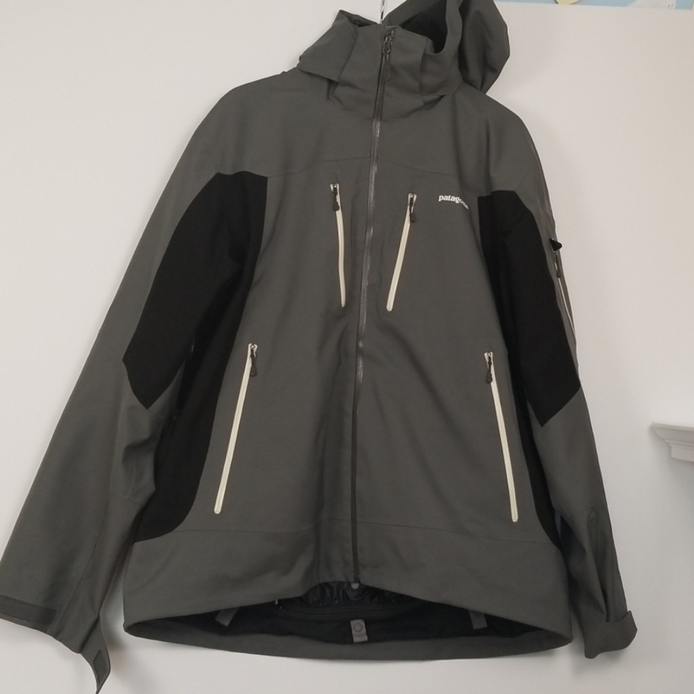 HP Patagonia Men's XXL  $599 H2No ski jacket